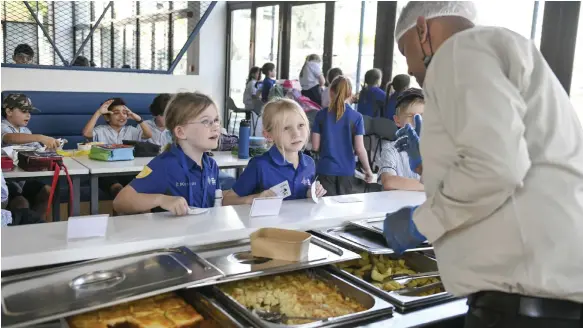  ?? Khushnum Bhandari / The National ?? Hot food served at Dubai British School Emirates Hills. Schools serve proper meals, parents say, but children often bring junk from home