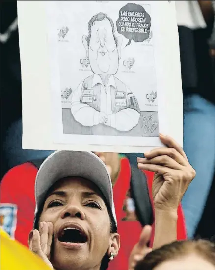  ?? ARIANA CUBILLOS / AP ?? Una caricatura de la presidenta del CNE, Tibisay Lucena, ayer en un acto por las víctimas de la violencia