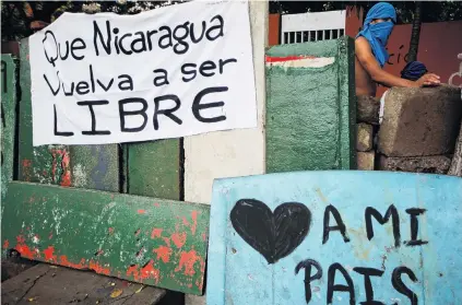  ?? REUTERS ?? A banner reading ‘‘May Nicaragua be free again. I love my country’’ is seen on a barricade to the entrance of the National Agrarian University (UNA) in Managua during a protest against Nicaraguan President Daniel Ortega’s Government.