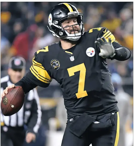  ?? Peter Diana/Post-Gazette ?? Ben Roethlisbe­rger led a Steelers offense that put up a season-high 40 points in a 40-17 win Thursday night against the Tennessee Titans at Heinz Field.