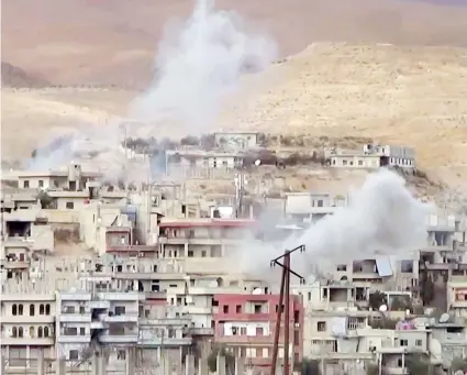  ??  ?? Las batallas en los últimos días se centran en la estratégic­a localidad de Uadi Barada, cercana a las fuentes de agua potable de Damasco, la capital siria.