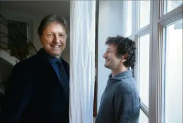  ?? (Photo Sébastien Botella) ?? Gilles Gauci (à gauche) mis en scène par Pierre Blain dans « En scène Monsieur Guitry ».