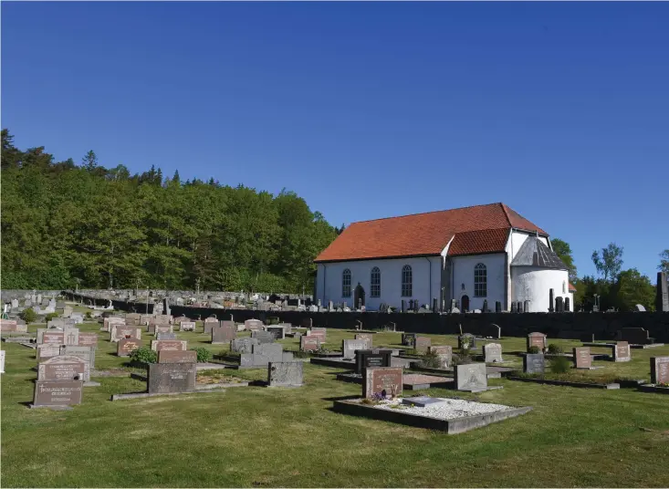  ?? Bild: Hannah Palmhagen ?? Skee medeltida kyrka byggdes på 1100-talet.