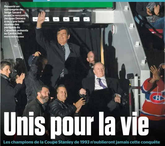  ?? PHOTO BEN PELOSSE ?? Présenté en compagnie de Serge Savard avant la rencontre, Jacques Demers a reçu une belle ovation des partisans du Canadien présents au Centre Bell.