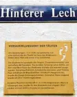  ?? Foto: Silvio Wyszengrad ?? Eine Gedenk Tafel am Hinteren Lech 2 in der Altstadt erinnert an die gewaltsame Auflösung einer Täufervers­ammlung im Jahr 1528.