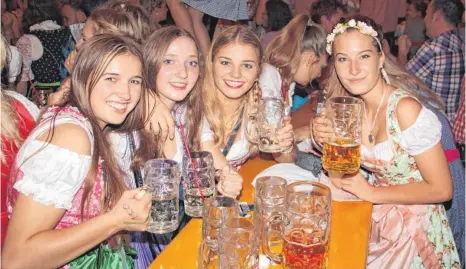  ?? FOTO: GERHARD RUNDEL ?? Beste Stimmung herrschte beim Schussenri­eder Oktoberfes­t.