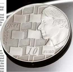  ??  ?? The €10 limited edition silver proof coin celebratin­g Eileen Gray.