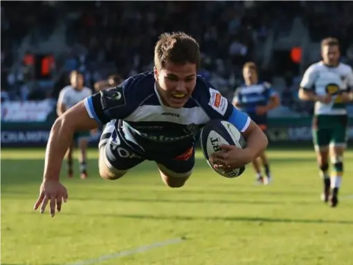  ?? (Getty) ?? Antoine Dupont dives over to score one of Castres's five tries