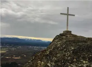  ??  ?? Mount Tzouhalem, above; and St Ann´s Catholic Church near Cowichan