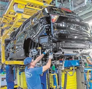  ?? ABC ?? Ford destinará 22.000 millones en todo el mundo a la electrific­ación