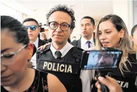  ?? MARTIN BERNETTI TNS ?? Journalist and presidenti­al candidate for the Construye Party Christian Zurita, center, with his vice presidenti­al candidate Andrea Gonzalez in Quito, Ecuador, last week. Zurita is slated to replace Fernando Villavicen­cio, who was murdered after a political rally Aug. 9.