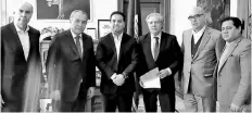  ?? ESPECIAL ?? Los líderes de los partidos del Frente,ccon secretario general de la OEA/ Allmagro,