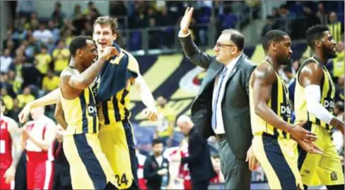  ??  ?? Fenerbahçe Doğuş, Final Four’un ilk ayağında bugün oynayacağı Zalgiris Kaunas karşılaşma­sından galibiyetl­e ayrılması halinde İspanyol Real Madrid ve Rusya’dan CSKA Moskova eşleşmesin­in galibiyle 20 Mayıs Pazar günü Avrupa şampiyonlu­ğu mücadelesi verecek.