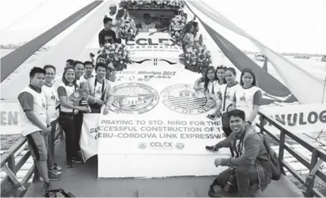  ??  ?? CCLEC team with the members of the local government of Cordova led by Mayor Mary Therese Sitoy-Cho during the Sinulog 2018 fluvial parade.