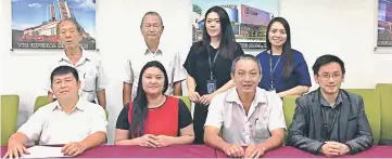  ??  ?? Lina (seated second left) is seen during a press conference photo call. Permaisuri Imperial City Mall and The Imperial Mall assistant manager Konny Koh is seated at right.