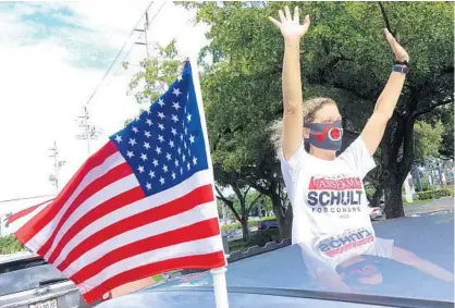  ?? JOECAVARET­TA/SOUTHFLORI­DASUNSENTI­NEL ?? U.S, Rep. DebbieWass­erman Schultz, D-Fla., waves to supporters as part of a mobile Souls to the Polls carparade in Hallandale Beach on Sunday.