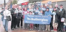  ??  ?? Taking to the streets Local Yes supporters campaignin­g in Cambuslang