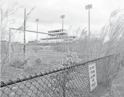  ?? PHOTOS BY AMY BETH BENNETT/SUN SENTINEL ?? Fort Lauderdale has been working for years to breathe life into the 64-acre Lockhart Stadium property — one of the city’s largest unused tracts.