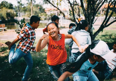  ??  ?? OUTDOOR games will not only help you shed the excess pounds you gained during parties and gatherings, they can also bring you closer to your children.