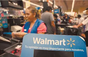  ?? FOTO: REUTERS. ?? El año pasado Walmart, se puso al corriente con el SAT y pagó 8,000 millones de pesos.