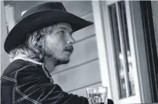  ?? FOTO: PR ?? Hat die Stimme eines altehrwürd­igen Country-Eremiten: der junge Colter Wall.