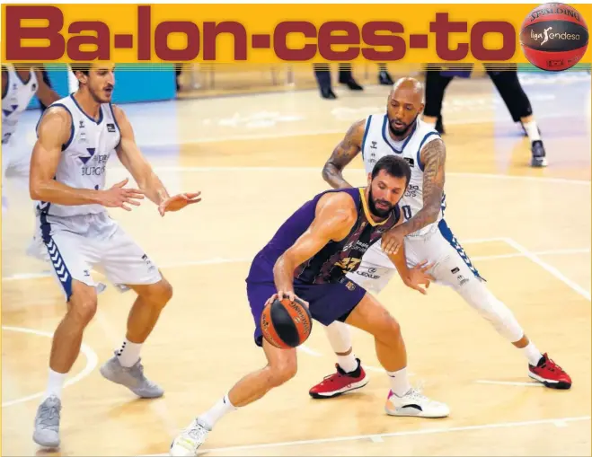  ??  ?? Nikola Mirotic trata de controlar el balón ante la presión defensiva de Dejan Kravic y de Ken Horton durante el Barça-Hereda San Pablo Burgos disputado en el Palau.