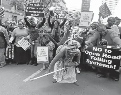  ?? Picture: KATHERINE MUICK-MERE ?? GOGO SAYS STOP: Young and old took part in protests organised by Cosatu against the e-tolling on Gauteng's highways