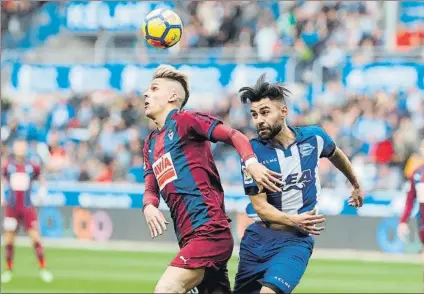  ?? FOTO: EFE ?? El Eibar impone su ley ante el Alavés El conjunto de Mendilibar ganó con su juego práctico