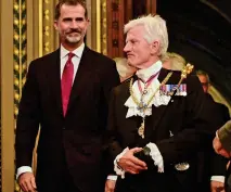  ??  ?? Model of royal tact: King Felipe with Black Rod, Lieutenant General David Leakey, yesterday