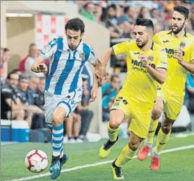  ?? FOTO: EFE ?? Rubén Pardo conduce el balón perseguido por Morlanes y Pedraza