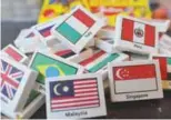  ?? ?? Country flag erasers were sold for 20 cents in local public schools. - PLAZA SINGAPURA