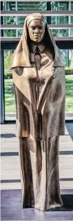  ??  ?? THIS bronze sculpture to honour nurses was crafted by sculptor Angus Taylor.