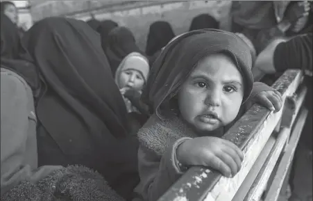  ?? FADEL SENNA / AGENCE FRANCE-PRESSE ?? Fleeing from the Islamic State’s final tiny pocket in Syria, women and children sit in the back of a truck near Baghuz, eastern Syria, on Monday.