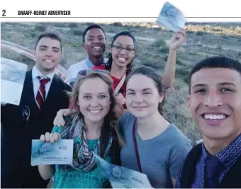  ??  ?? Youngsters in Graaff-reinet distributi­ng invitation­s to the Jehovah’s Witnesses in Port Elizabeth.