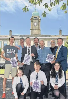  ?? Graham Hood Photograph­y. Picture: ?? Back from left: Ben Greenwood, Gordon Bannerman, rector Johnny Lothian, George Stubbs, Fred MacAulay, Jim Mackintosh and Gavin Davey. Front from left: pupils Becky Clark, Fraser McKay and Jessica Brown.