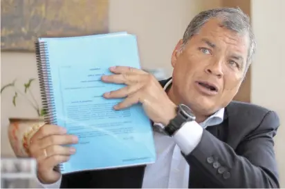  ?? FOTO REUTERS ?? El exmandatar­io Rafael Correa asegura que es víctima de persecució­n por parte del actual gobierno, el de Lenín Moreno, tras los enfrentami­entos entre ambos líderes de izquierda.