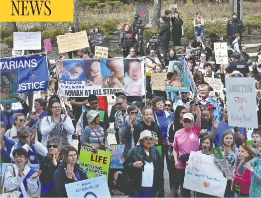  ?? ED KAISER / POSTMEDIA NEWS FILES ?? Pro-choice supporters gather behind a group of protesters at a March for Life demonstrat­ion at the Alberta Legislatur­e in Edmonton last May.