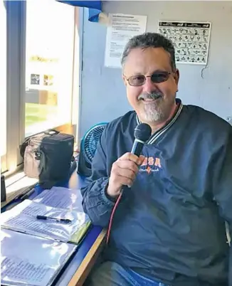  ?? PROVIDED BY THE FARINA FAMILY ?? For years, Mark Farina was a public-address announcer for football, basketball, baseball and soccer games for Chicago Public Schools, starting at Lane.