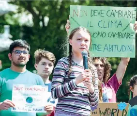  ??  ?? Sul palco Greta Thunberg ieri a Roma con gli studenti italiani di Fridays for Future