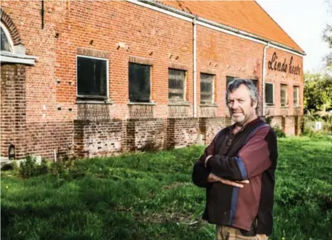  ?? FOTO KOEN FASSEUR ?? Landbouwer Werner De Bie uit Ekeren was op 1 augustus het eerste slachtoffe­r van de bende. “Rond 2 uur ’s nachts stonden ze in mijn kamer. Ik kreeg harde klappen waaraan ik een kaakbreuk en een gespietst neusbeen overhield.”