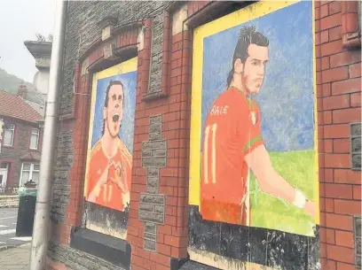  ??  ?? Wales football paintings by an anonymous artist have appeared on the walls of the former Apollo nightclub in Porth