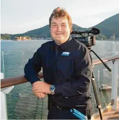  ?? Foto: Thui ?? Der Rieser Maximilian Hartwich heuerte auf einem Kreuzfahrt­schiff an. Er dokumen tierte für die Reisenden ihren Urlaub mit der Kamera.