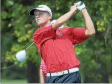  ?? GENE WALSH — DIGITAL FIRST MEDIA ?? Souderton’s Dawson Anders tees off during the Pennridge Invitation­al golf tournament at Indian Valley Country Club in Telford on Monday.