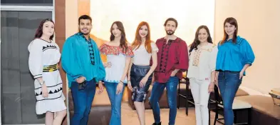  ?? ?? Grupo de entusiasta­s modelos participan­tes