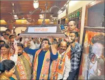  ?? PRAFUL GANGURDE / HT PHOTO ?? CM Shinde's son and MP Shrikant Shinde expresses his happiness in front of Bal Thackeray’s photo at the party office in Thane on Friday.
Test of majority in organisati­onal wing
Sanjay Patil