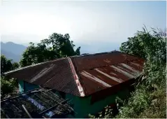  ??  ?? TOP:
The Ghalley family house in Sombek, Bhutan. ABOVE: Stones on the roof of the Ghalley house.