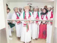  ??  ?? Dr Sultan Yarub al Busaidi, Ministry of Health’s Advisor for Health Affairs, inaugurati­ng stroke unit at SQU in Salalah on Sunday.