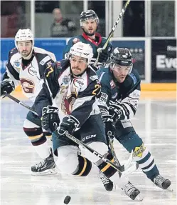  ?? Picture: Derek Black. ?? Dundee Stars’ Brian Hart tussles with Ian Watters in the defeat at home to Guildford Flames.