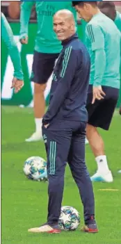  ??  ?? Zidane, ayer, en el entrenamie­nto.