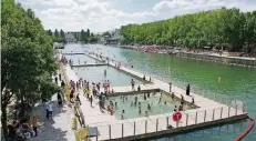  ?? FOTO: IMAGO ?? Im Bassin de la Villette gelten strenge Vorschrift­en: Ausflugsbo­ote dürfen ihre Abwässer nicht mehr ableiten und das Regenwasse­r wird aufbereite­t.